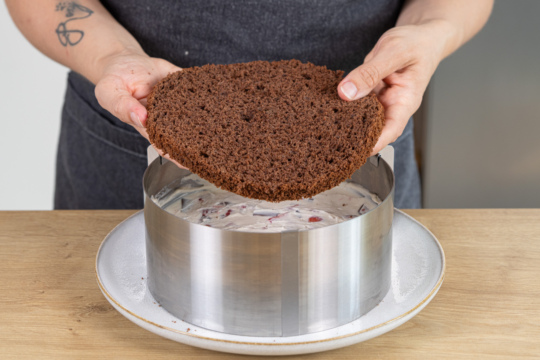 Yogurette-Torte zusammen setzen