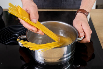 Spaghetti kochen