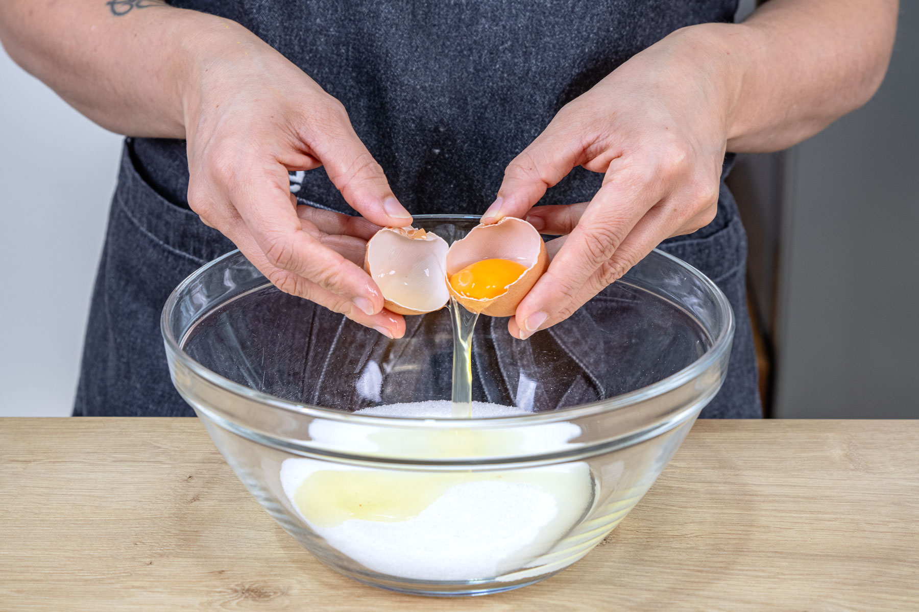 Eier, Salz und Zucker verquirlen