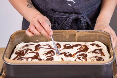 Cheesecake-Brownie verzieren