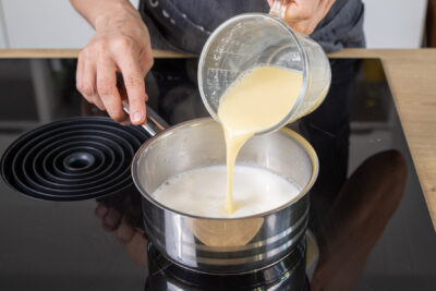 Pudding für die Donauwellen-Muffins zubereiten