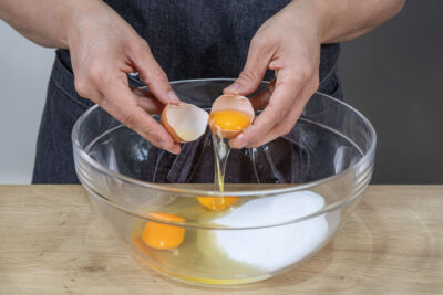 Eier aufschlagen