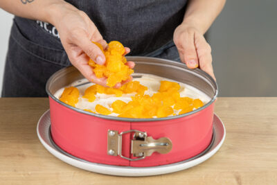 Mandarinenfilets daraufgeben