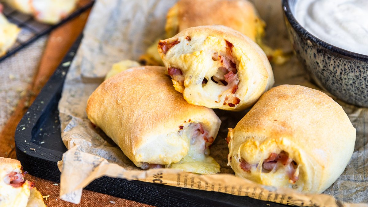 Gefüllte Pizzabrötchen