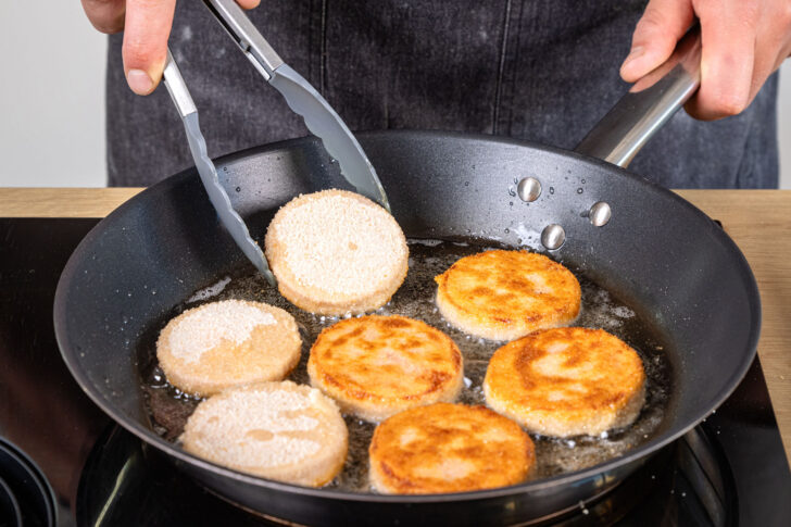 Jägerschnitzel anbraten
