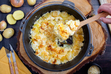 Kartoffelgratin aus dem Dutch Oven