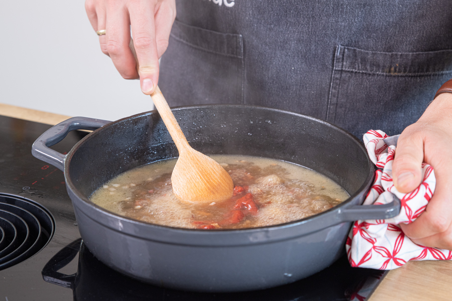 Tomatenmark dazugeben