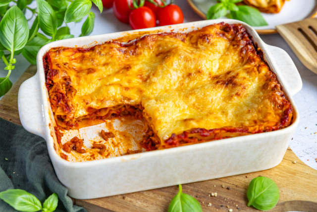 Wie lange muss Lasagne in den Ofen?