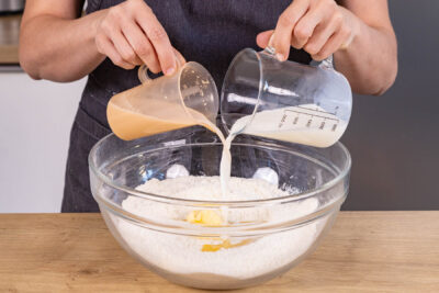 Hefewasser & Milch dazugeben