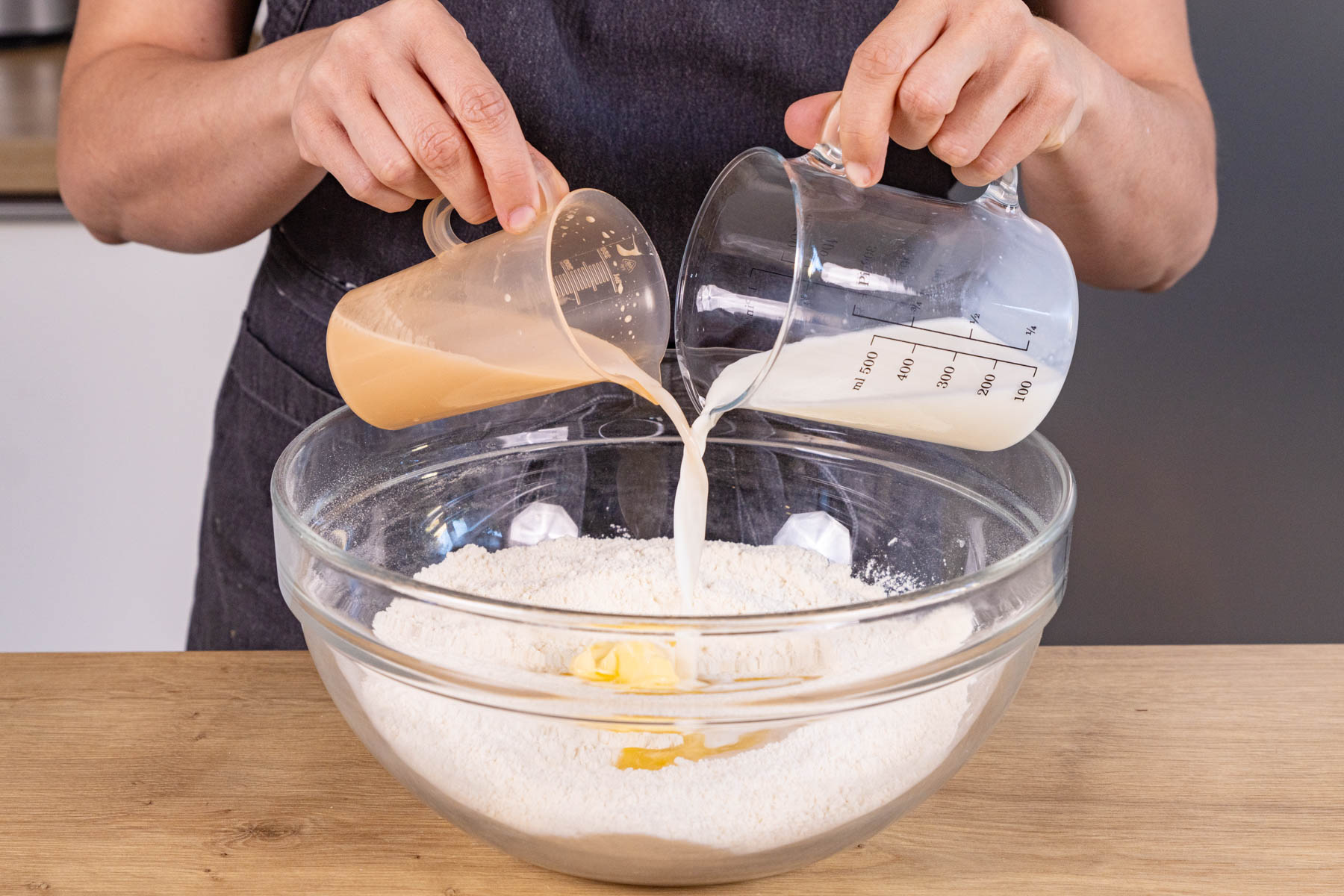 Hefewasser & Milch dazugeben
