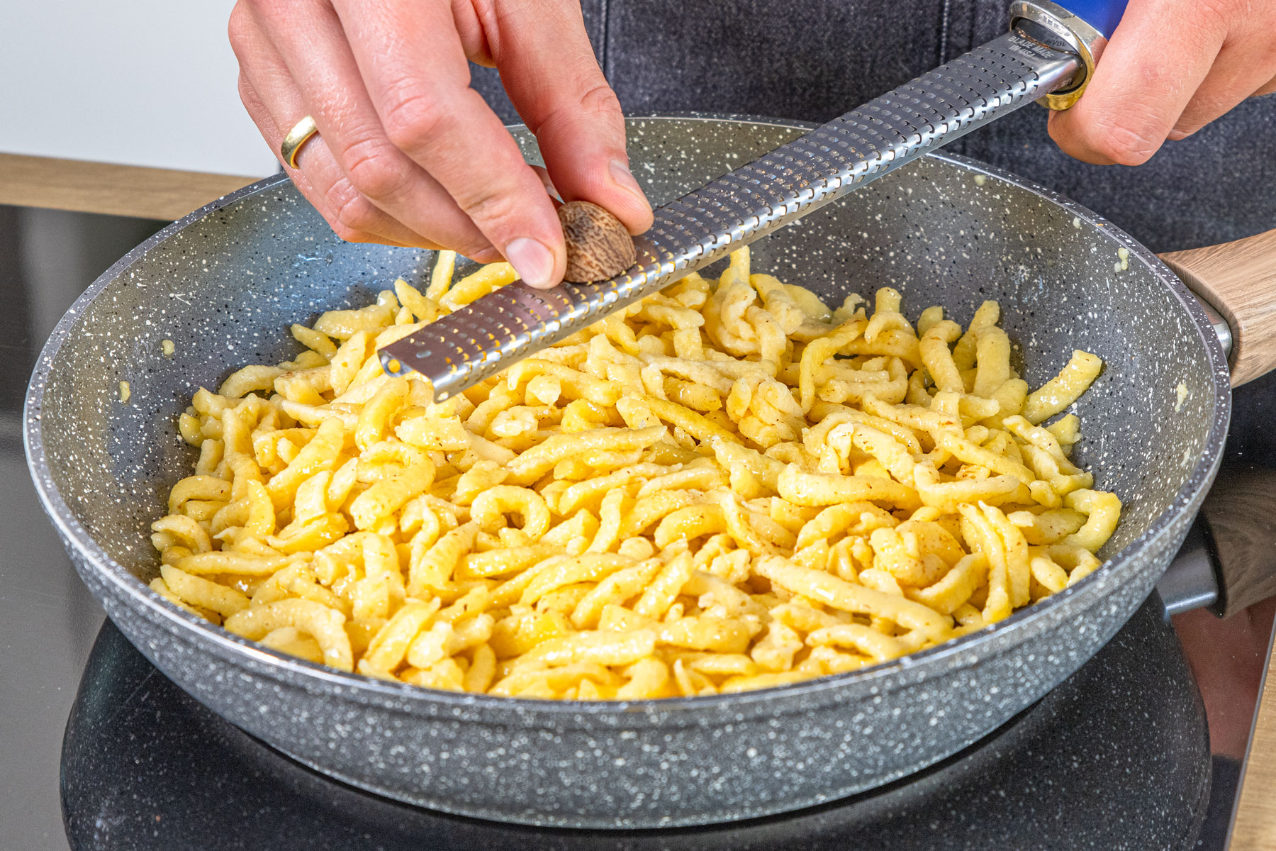 Linsen mit Spätzle und Saitenwürstchen - Rezepte - Kaffee oder Tee - TV