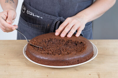 Maulwurfkuchen-Boden aushöhlen.