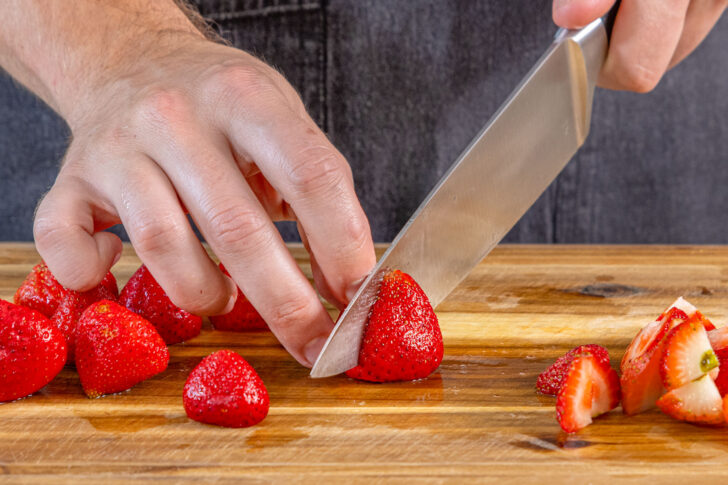 Erdbeeren schneiden