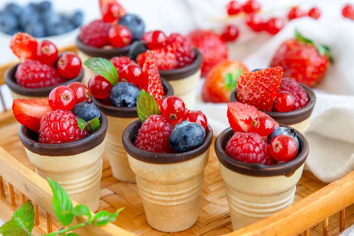 Obst im Waffelbecher
