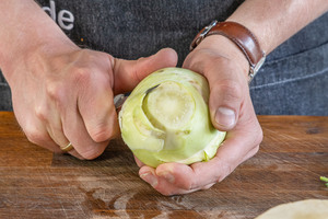 Kohlrabi schälen