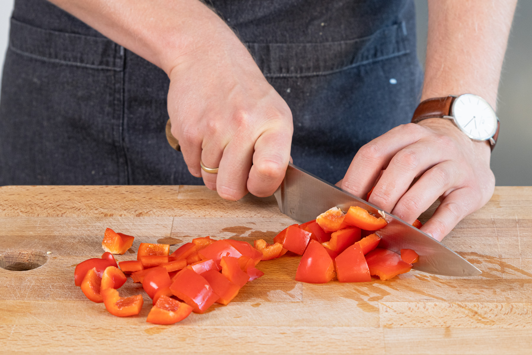 Paprika klein schneiden