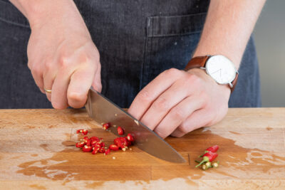 Chilis klein schneiden