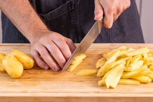 Kartoffeln schneiden