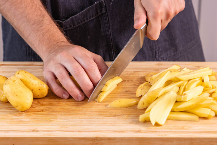 Kartoffeln schneiden