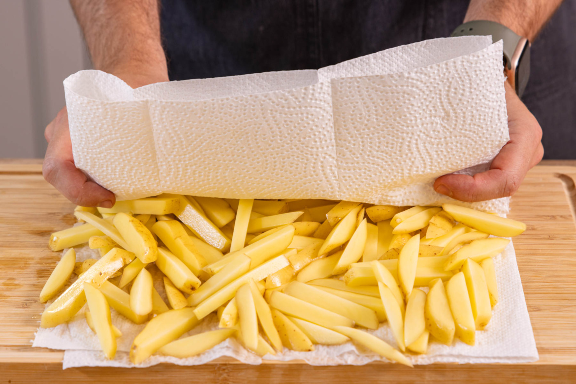Pommes aus der Heißluftfritteuse Rezept