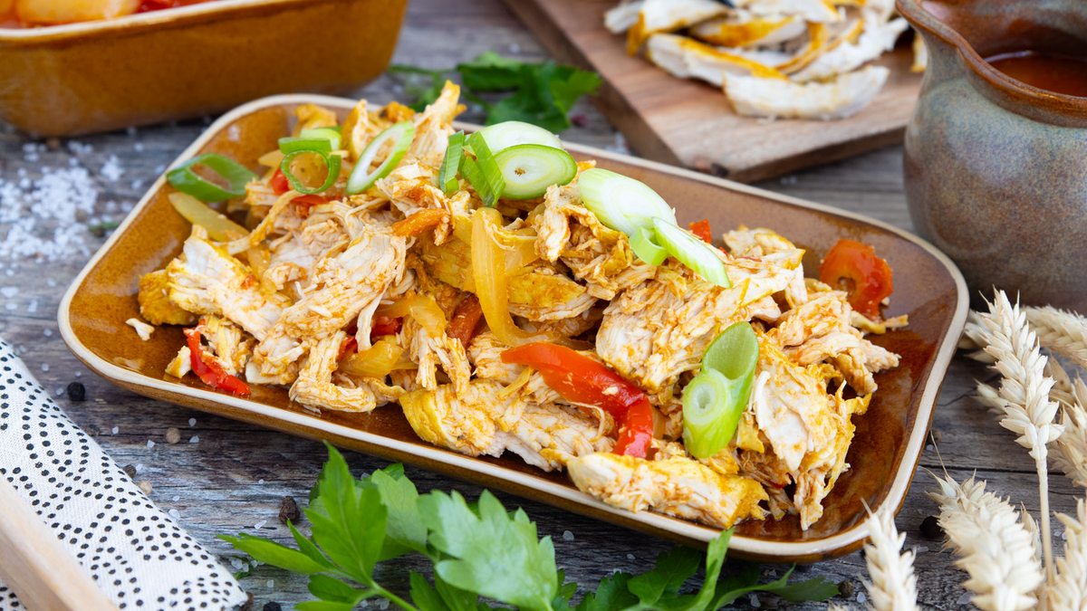 Pulled Chicken aus dem Dutch Oven | Rezept - eat.de