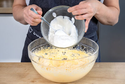 Joghurt hinzugeben