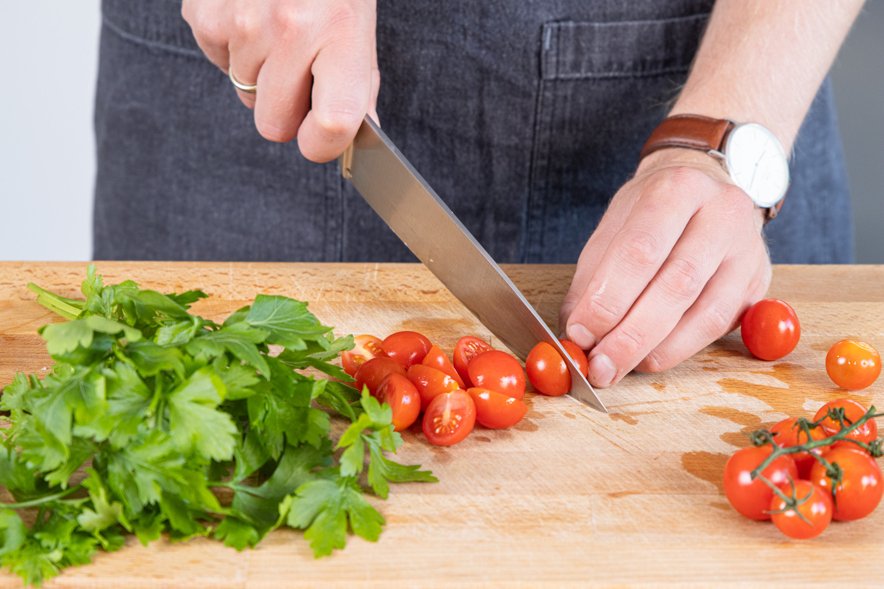 Tomaten klein schneiden