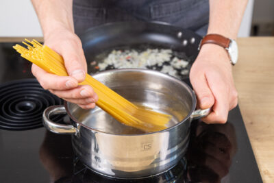 Spaghetti kochen