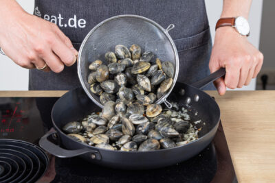 Venusmuscheln dazugeben