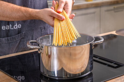 Spaghetti kochen
