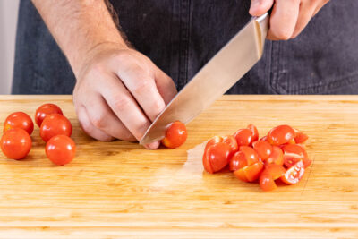 Tomaten halbieren