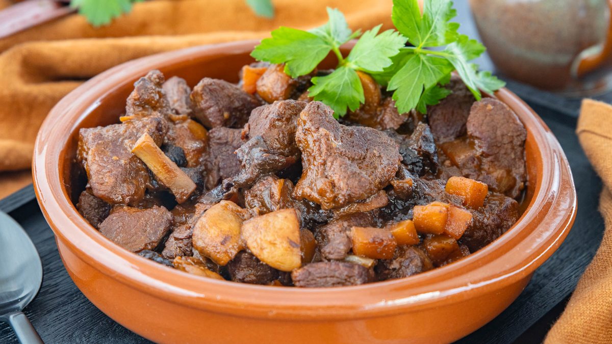 Straußengulasch | Rezept - eat.de