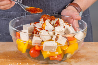 Marinade hinzugeben