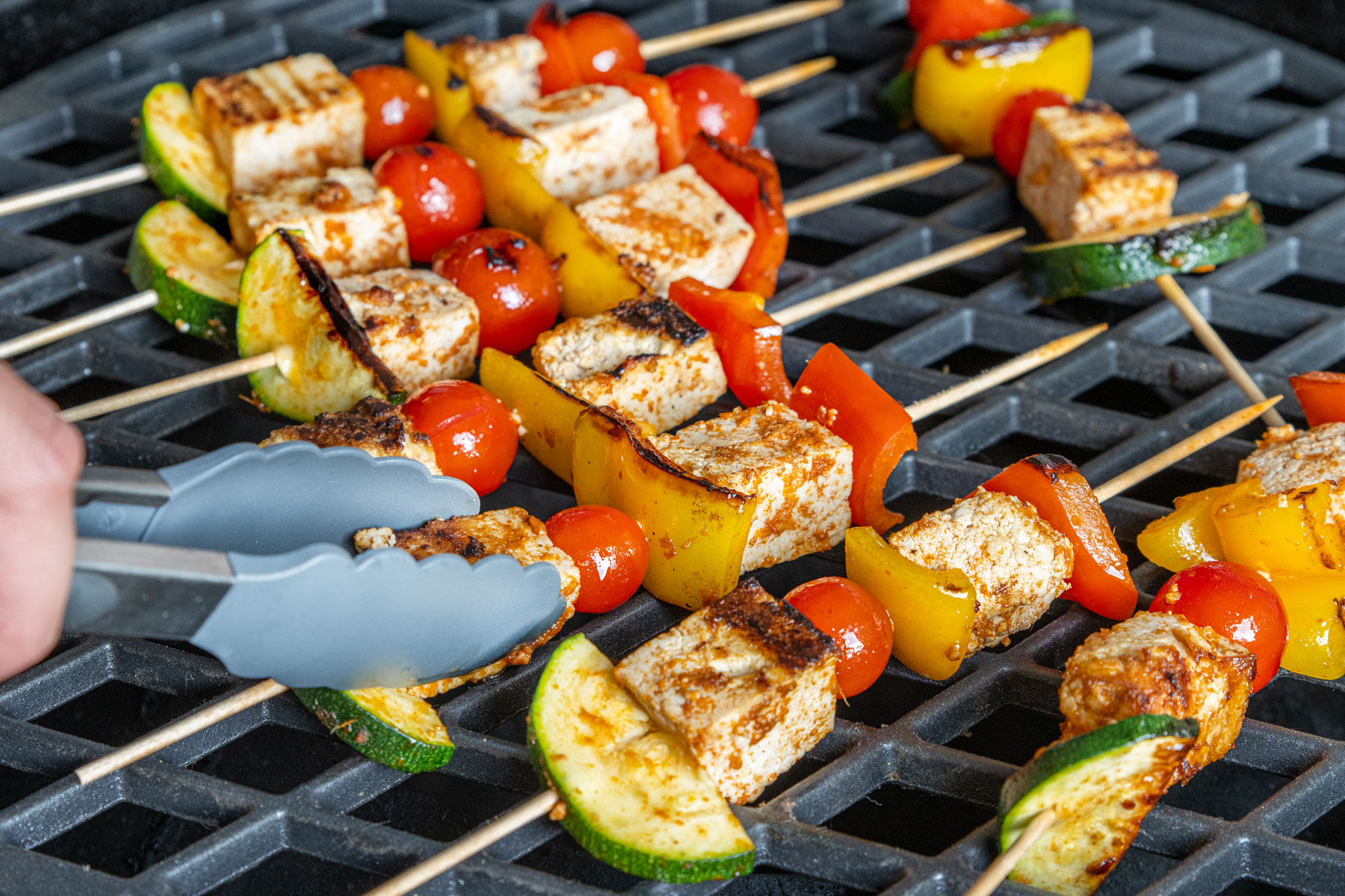 Tofu-Gemüse-Spieße grillen