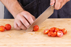 Tomaten halbieren