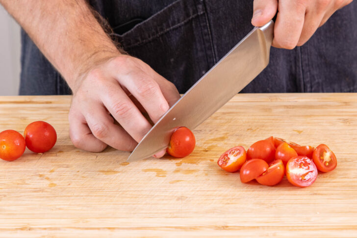 Tomaten halbieren