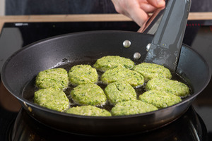 Brokkoli-Nuggets anbraten