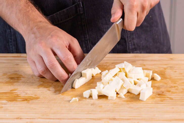 Mozzarella schneiden