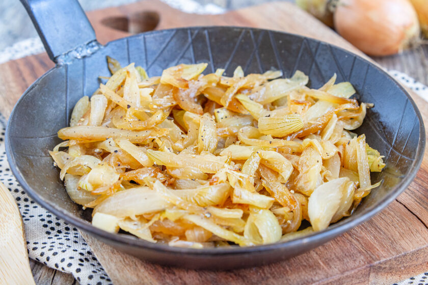Zwiebeln karamellisieren