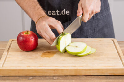 Äpfel in Scheiben schneiden