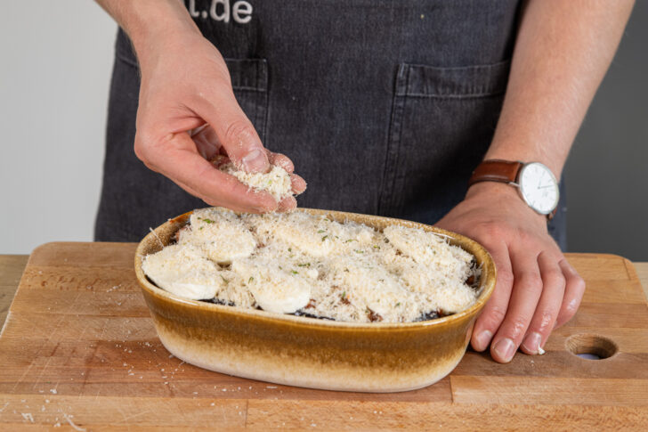 Auberginenauflauf mit Hackfleisch überbacken