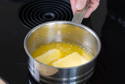 Butter im Topf schmelzen