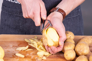 Kartoffeln schälen