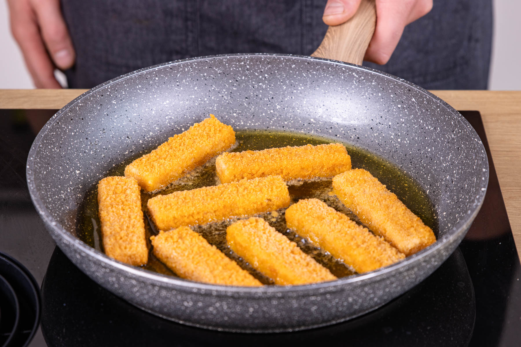 Fischstäbchen anbraten