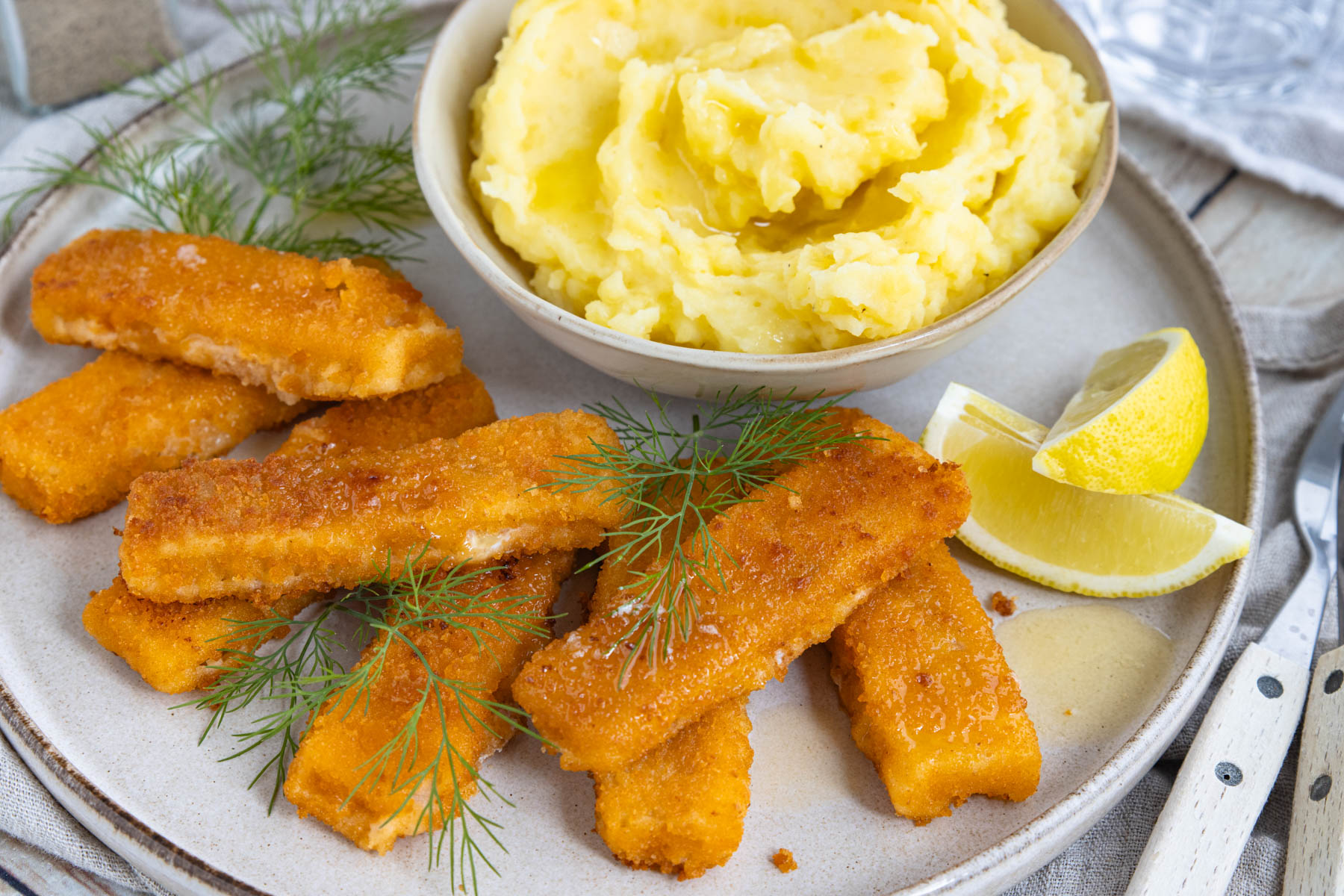 Fischstäbchen mit Kartoffelbrei