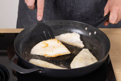 Schollenfilets knusprig braten