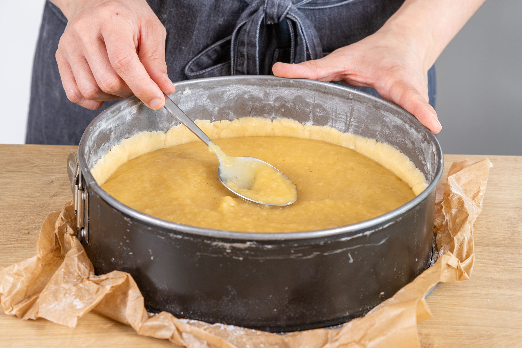 Gedeckter Apfelkuchen mit Apfelmus | Rezept