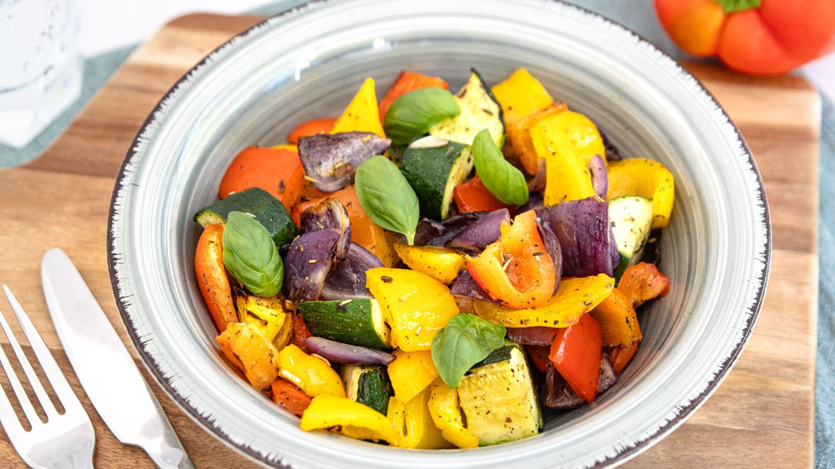 Gemüse aus der Heißluftfritteuse | Rezept - eat.de