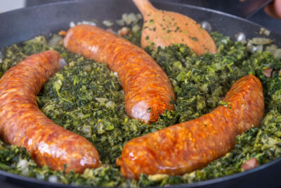 Bregenwurst hinzugeben