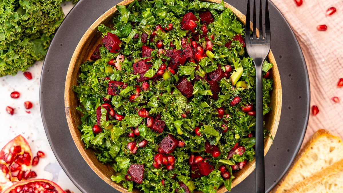 Grünkohlsalat mit Granatapfel
